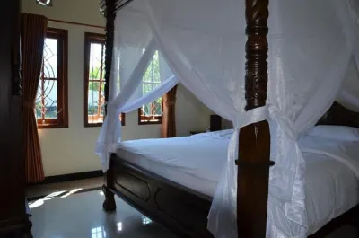 Luxe Villa Nabij Yogyakarta Hotels in Trunuh