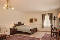 Private fully serviced villa in Maadi, with a private pool, kitchen and garden.