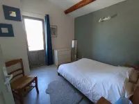 Gîte Spacieux en Pleine Nature Tout Confort en Provence