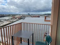 2  APARTMENT.RIVER VIEW. NETFLIX .FREE PARKING. Hotels in Gillingham