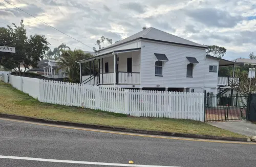 4-bedroom house including separate 30m2 studio in amazing Manly Hotels in Manly