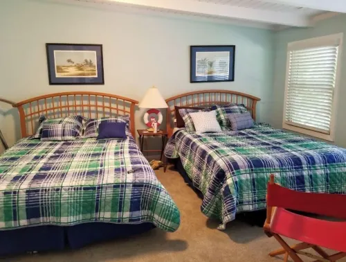 Pappy's Pool Lake: A  1650 Sqft with Pier,  Boat Ramp, Screened Porch,Lakeside.