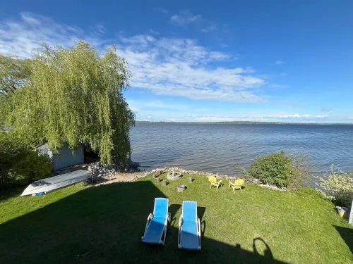 Lakeside Escape: Cozy Family Cottage Retreat Hotels in Tay