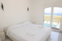 Villa on the beach with private pool - holaVivienda Inmobiliaria