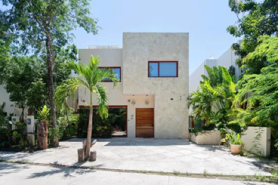 WAYAK Luxury! 5BR Private Pool & Gym, 24/7Security