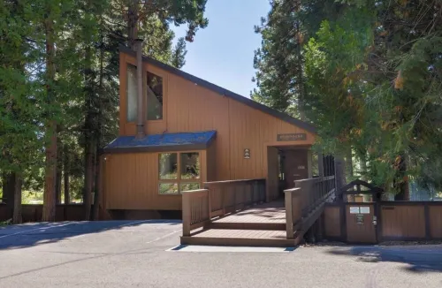 3-bedroom condo in peaceful Tahoe City with AC, WiFi. Enjoy