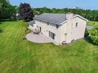 Charming 4-bedroom house with WiFi, AC in upscale Oak Brook,near Oak brook mall Hotels in Oak Brook