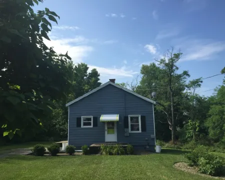 Historic Schoolhouse - Private Yet Central minutes from 480 and the Turnpike Hotels in Streetsboro