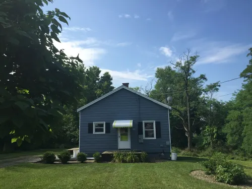 Historic Schoolhouse - Private Yet Central minutes from 480 and the Turnpike Hotels in Streetsboro