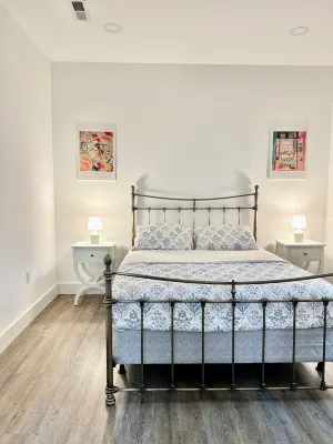 Stylish 2BR/2BA Apt near NYC Free Parking Full Kitchen & W/D