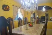 Sweet Singing Birds Villa Hotels in Reading