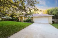 Spacious 3-bedroom house with A/C, heat, wi-fi, in peaceful setting by the river Hotels in Saint Augustine South