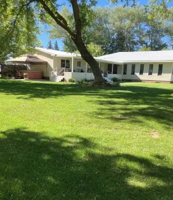 Large 4-bedroom 3-bath single level home with spacious greatroom and dining area