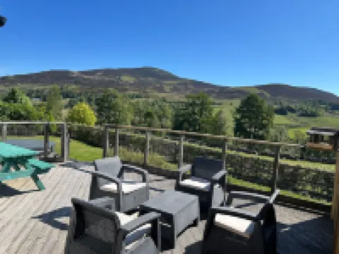 Gorgeous 2 Bed Cottage Near Glenshee. Hot tub, Garden, Child & Pet Friendly