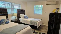 Tropical Canal-front Cottage in the Lower Florida Keys Hotels near Old Wooden Bridge Guest Cottages & Marina