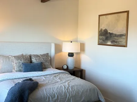 Quaint Vineyard Farmhouse in Russian River Valley Отели рядом с Аэропорт Чарльз М. Шульц