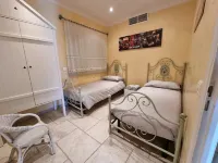 Antibes, Villa Avec Belle Piscine, Jacuzzi 3 Chambres Parkings