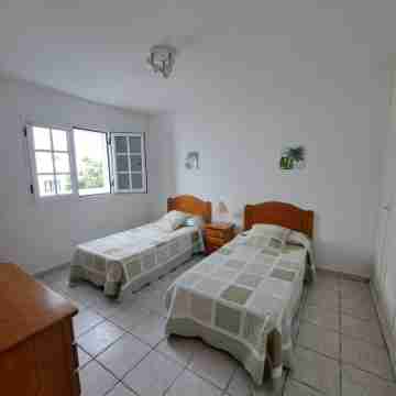 La Marea Casa en Arrieta, Tranquila. Cerca de Restaurantes y Playas de Arena Rooms