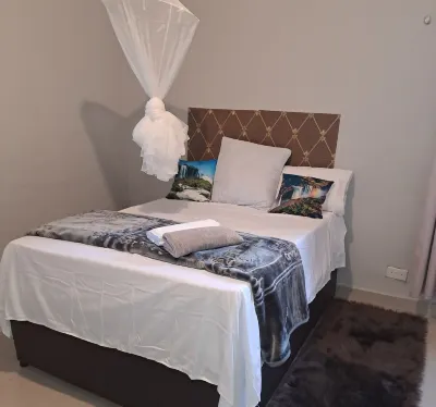 The Little Cave, Charming 2-bedroom apartment in marvelous Livingstone with WiFi Hotels in 