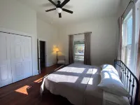Spacious 4-bedroom house on historic Hopkins street San Marcos with WiFi, AC