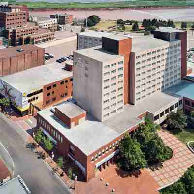 Delta Hotels Beausejour Hotel Exterior