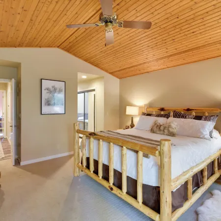 Hot Tub + Pool Table: Cabin Near Calaveras Park! Ξενοδοχεία στην πόλη Arnold