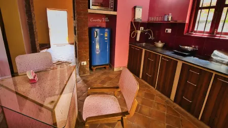 Country Villa with Modern Amenities, Santiniketan