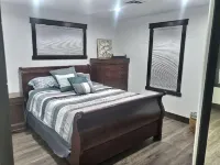 The Crow Ave House Hotels in Hardin