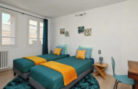 "L'authentique" - hyper center - lovely terrace!