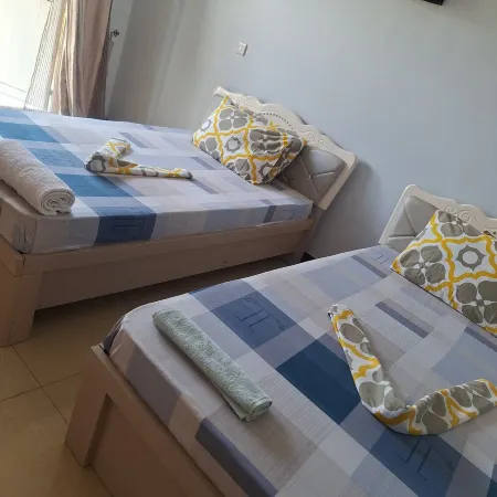 Spacious 4-bedroom apartment with AC, fitness room in wonderful Dar es Salaam Отели рядом с достопримечательностью «Остров Мбудья»