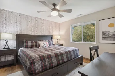 Open Sky Retreat - Hot Tub, Fire Pit, Large Yard, Comfy & Family Friendly Hotels near Glacier Park International Airport