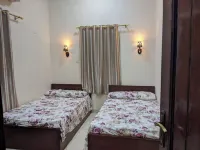 3-bedroom apartment in lovely Abu Simple with WiFi, AC Hotels in Abu Simbel