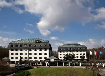 Hotel Globus Hotels near Státní Oblastní Archiv v Praze