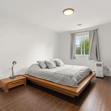Lovely 2-bedroom Apt. in DIX30 close to DT