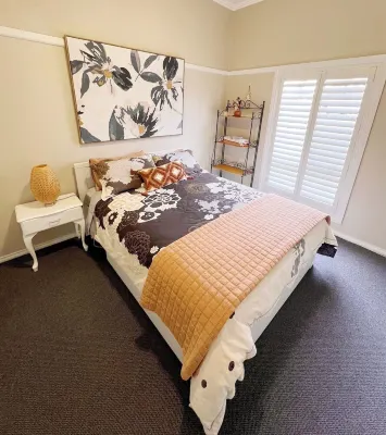 Gorgeous ultra clean 3 Bedroom/2 Bathroom HomeClose to popular attractions/CBD