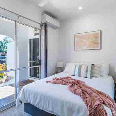 Nightcliff Exquisite Family Home with Pool Rooms