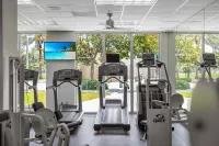 Ocean View, 1BD+1.5BA, Steps To Beach. Heated Pool. Ocean reserve