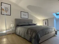 Lakefront attic fabulous, romantic