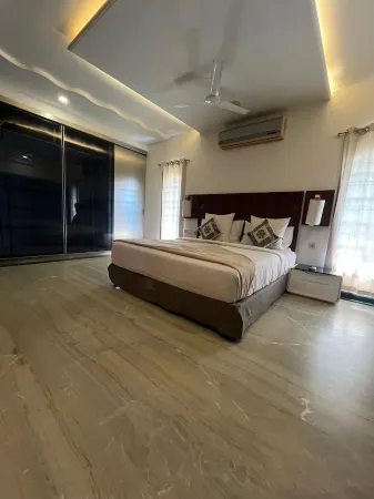 Continental bay inn Отели рядом с достопримечательностью «Shirdi Saibaba Temple»