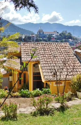 La Casa de las Aves - Maison D'architecte - Romantique & Cosy + Jardin Privé Hotels in 