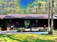 10 acres of woodland PRIVACY:  charming 3-bedroom home by Manistee w/ WiFi, AC Hotels in Filer Charter Township