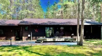 10 acres of woodland PRIVACY:  charming 3-bedroom home by Manistee w/ WiFi, AC