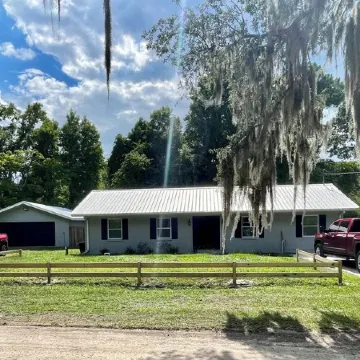 Quiet, cozy 3 bedroom home, across from river, in peaceful Palatka