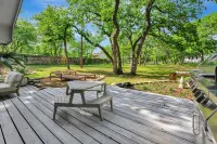 Charming 3-bedroom Modern Rustic Retreat on 1 acre Hotels in Keller