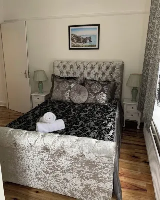 Cragside Villa with Hot Tub Hotels in 