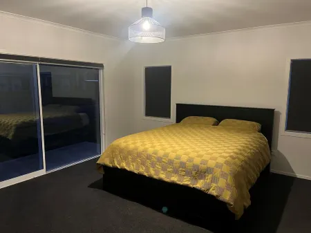 New Large Luxury home in Kinloch, 3 mins walk to the lake front Отели в г. Кинлок