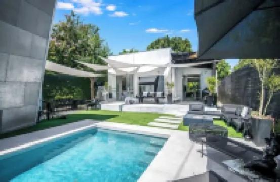 Chic Gated W Hollywood 3BD Villa w/ Pool, Hot tub & Guest House