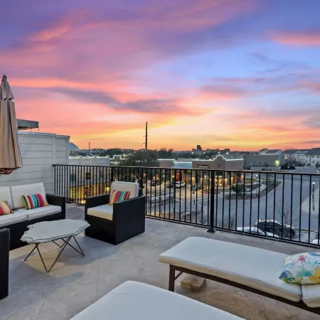 Bend in the River - Gorgeous 3-level Brownstone With Rooftop Views