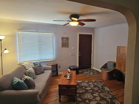 Quintessential Colorado 2-bedroom house with WiFi and Swampcooler in Englewood