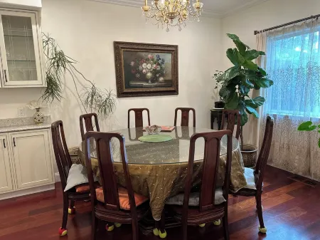 Charming 4-bedroom house in pleasant Menlo Park with WiFi, AC Отели рядом с достопримечательностью «Мета Хедквотерс»